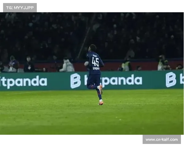 阿什拉夫回归首战踩踏吃红牌，巴黎近60场法甲首张红牌